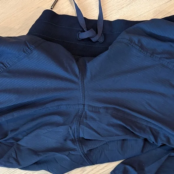 Lululemon dance studio mid rise jogger pants, true navy, size 6 EUC - Picture 10 of 10